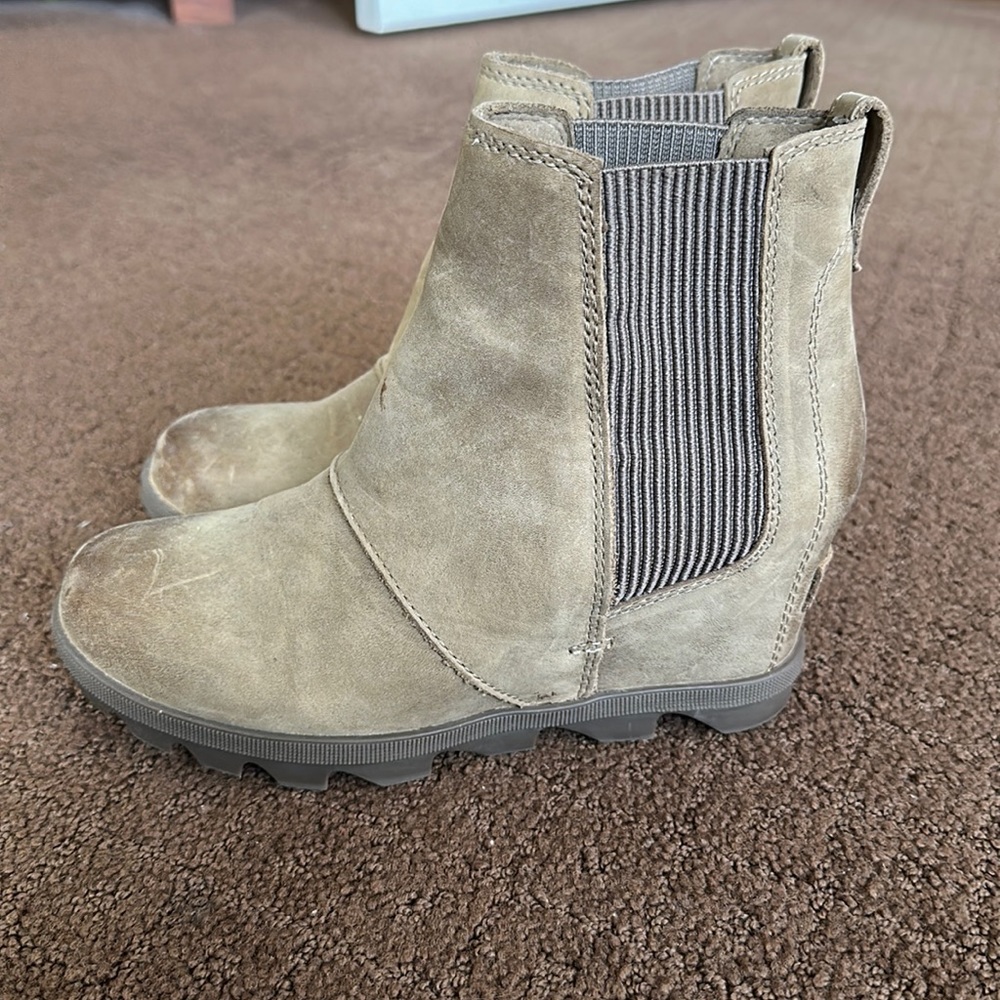Sorel Joan of Artic Wedge II Chelsea Booties- Size 6.5